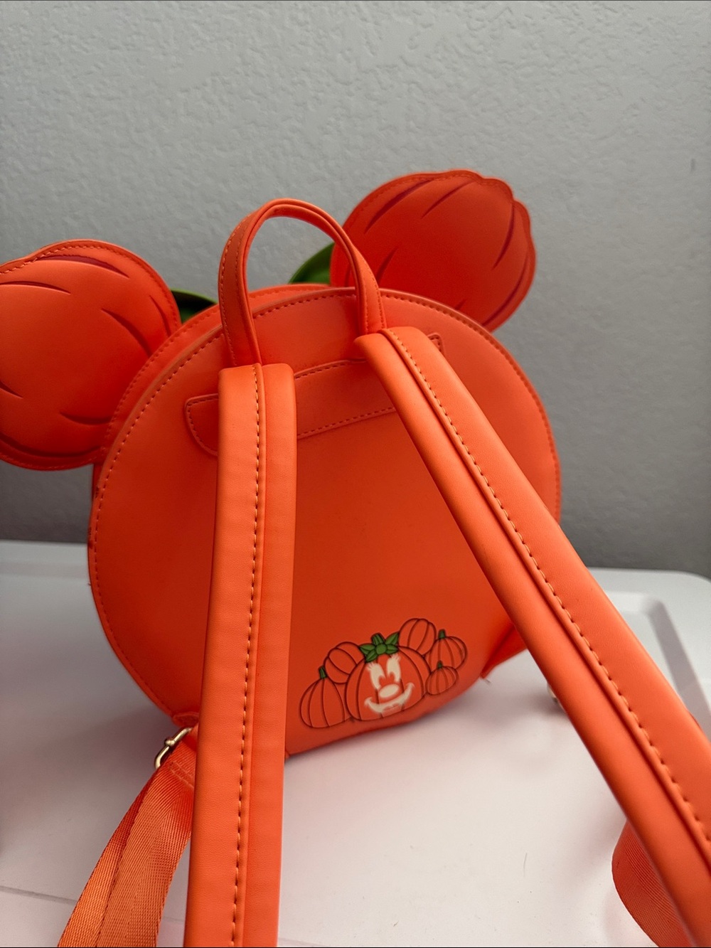 Loungefly glow in the dark Minnie Pumpkin backpack - Picture 2 of 4